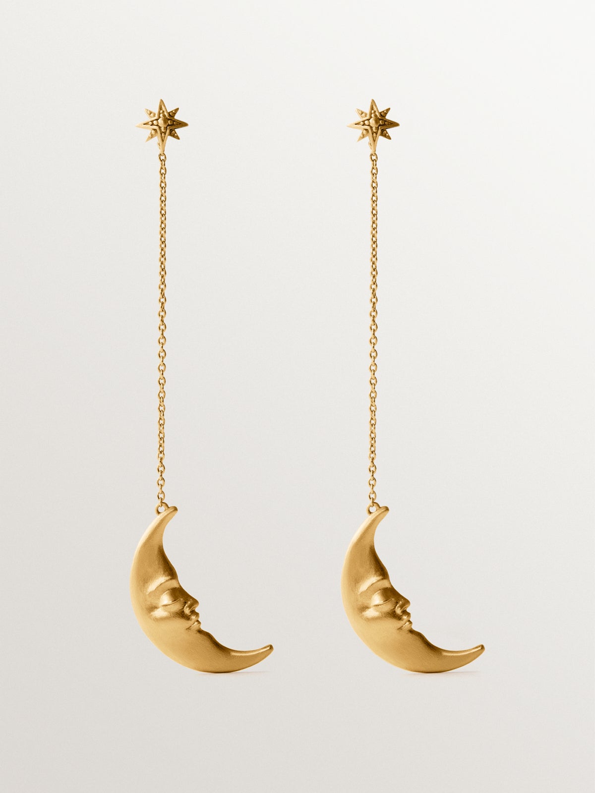 Long earrings in 925 silver plated in 18K yellow gold with moons