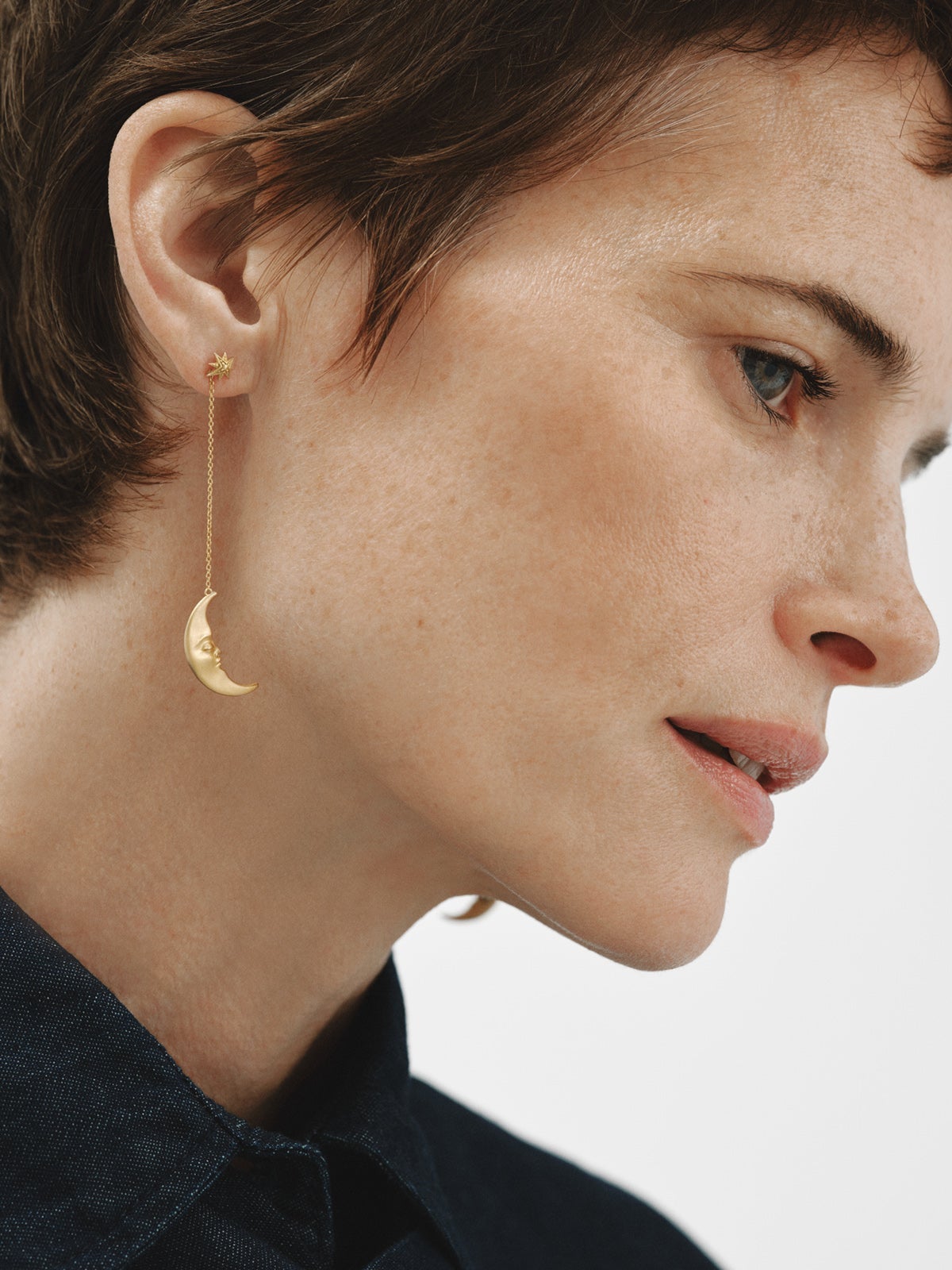 Long earrings in 925 silver plated in 18K yellow gold with moons