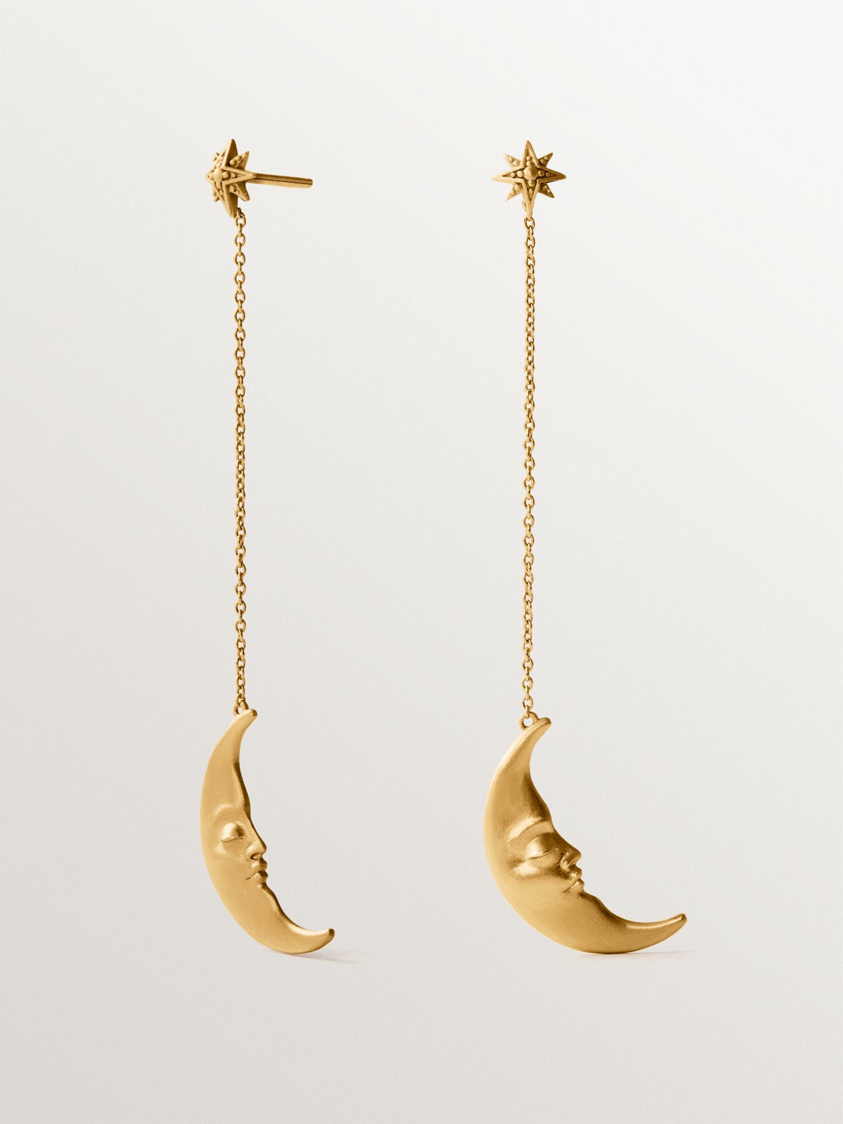 Long earrings in 925 silver plated in 18K yellow gold with moons
