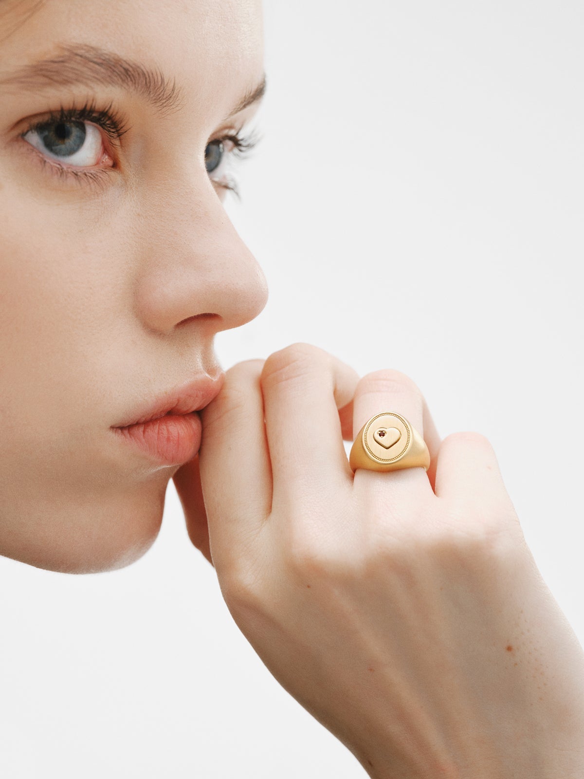 18K yellow gold plated silver signet ring with rose garnet