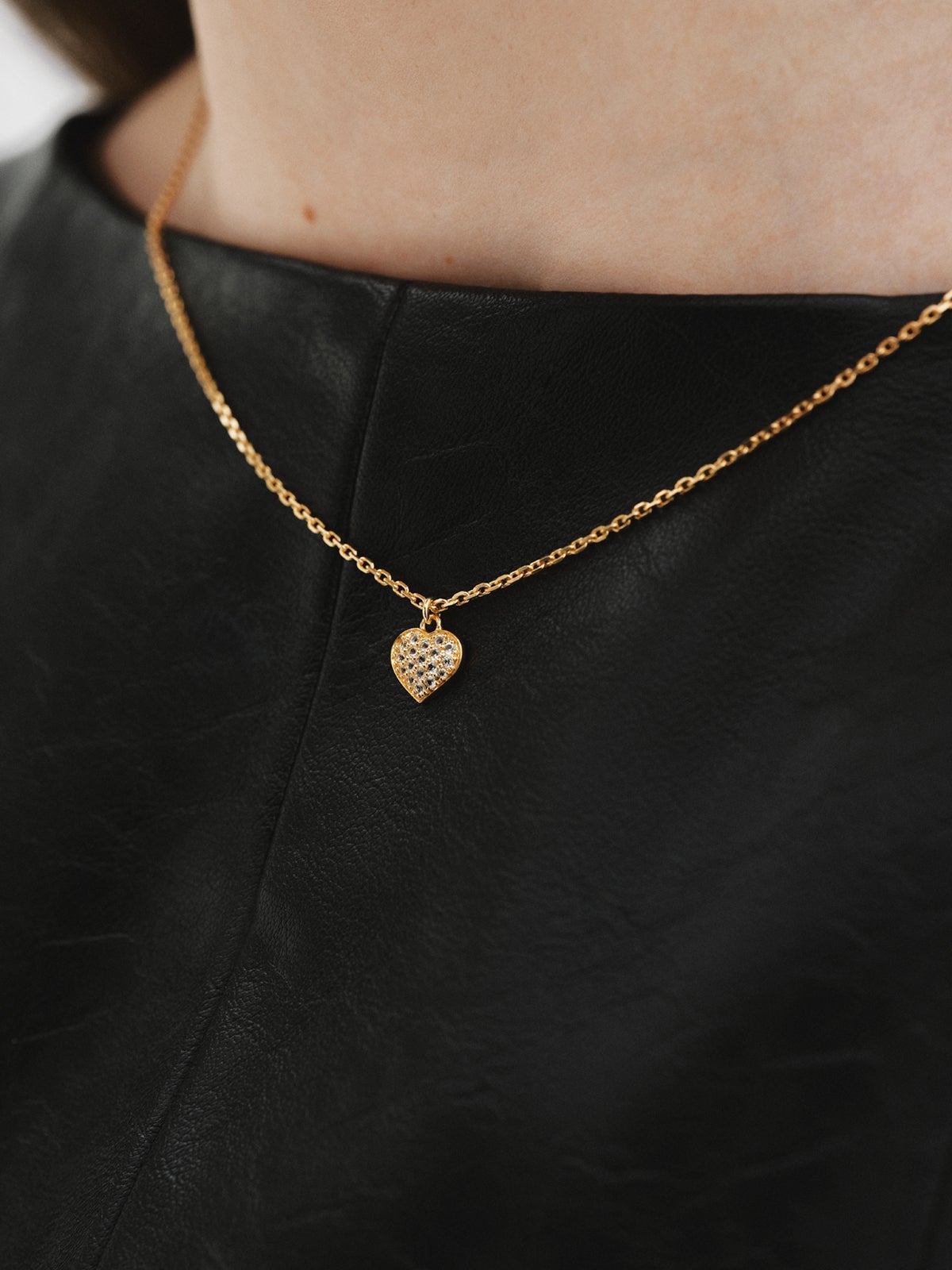 18K yellow gold plated silver pendant, white topaz and heart shape