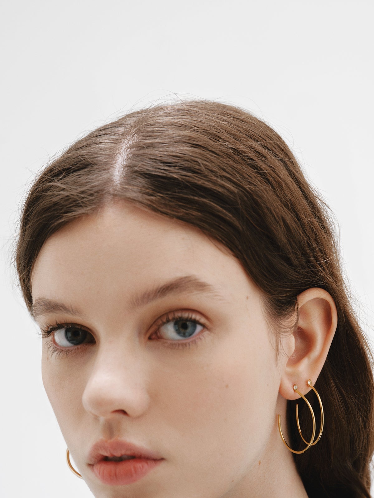 Large hoop earrings in 18K gold plated silver with white topaz