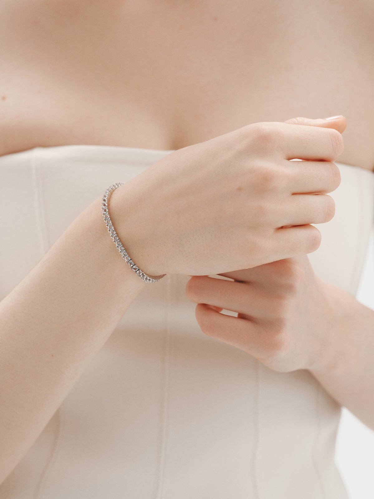Thick rivière bracelet in 925 silver with white topaz