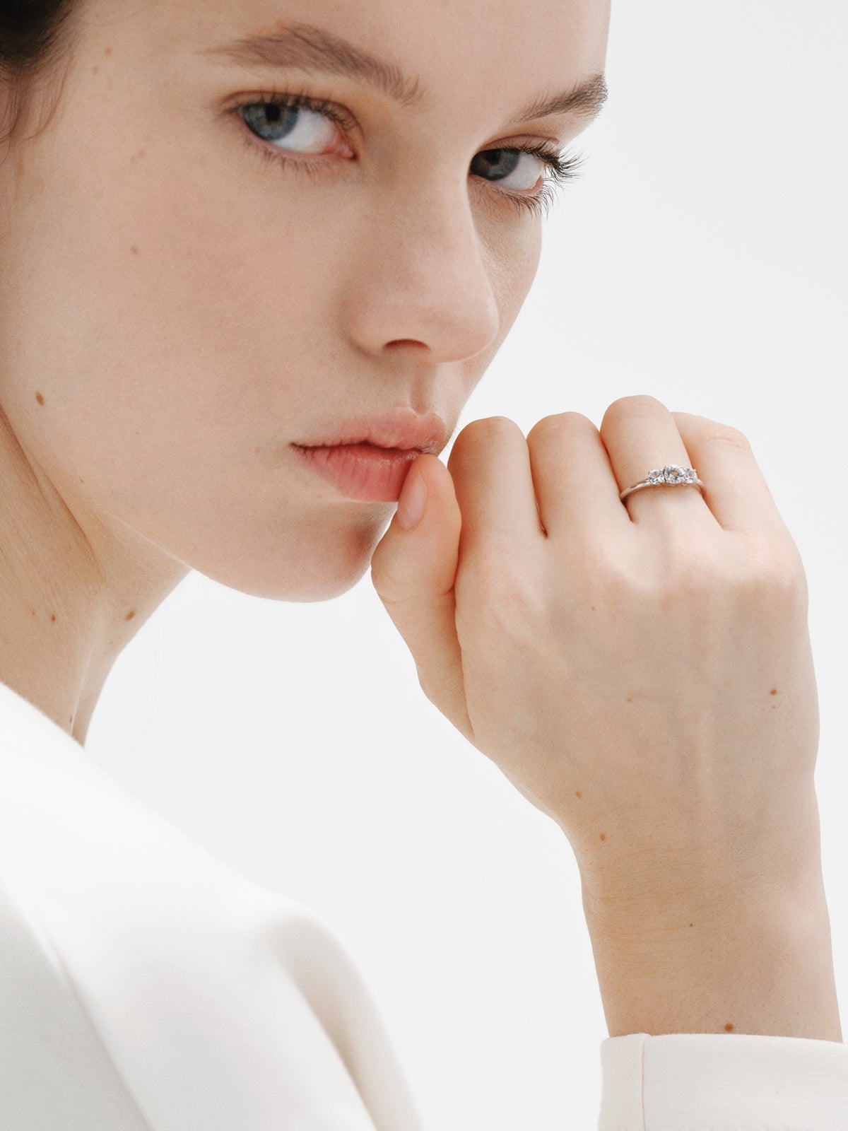 Triplet ring in 925 silver with white quartz