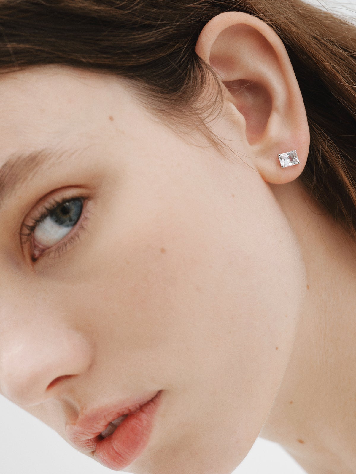 925 silver stud earrings with white quartz