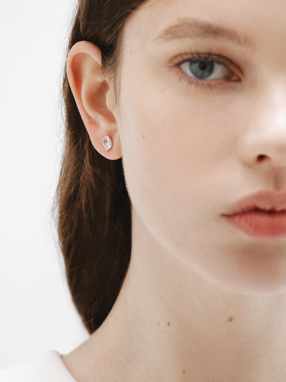 925 silver stud earrings with white quartz