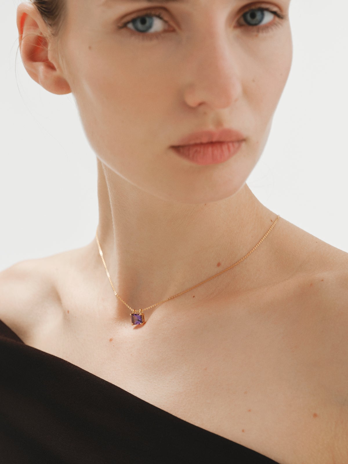 925 silver necklace plated in 18K yellow gold with pink amethyst