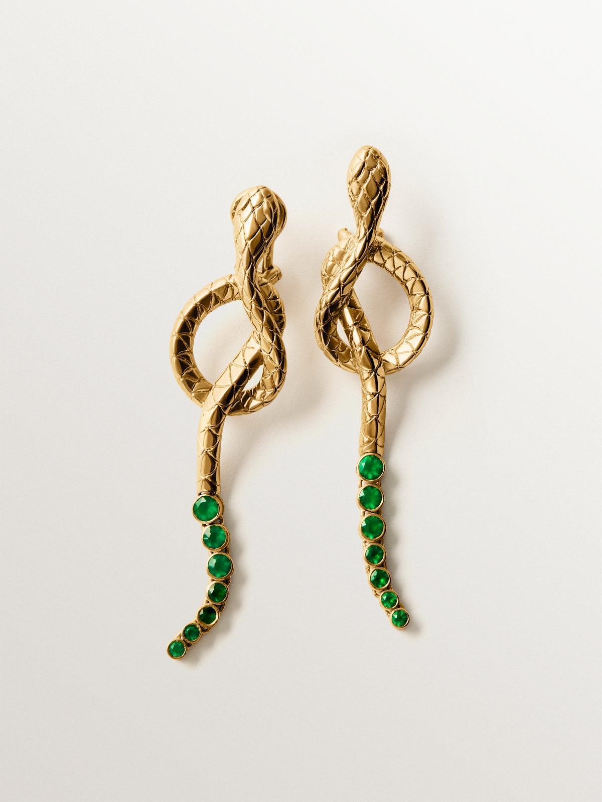 Long 925 silver earrings plated in 18K yellow gold with green onyx and shaped like a snake
