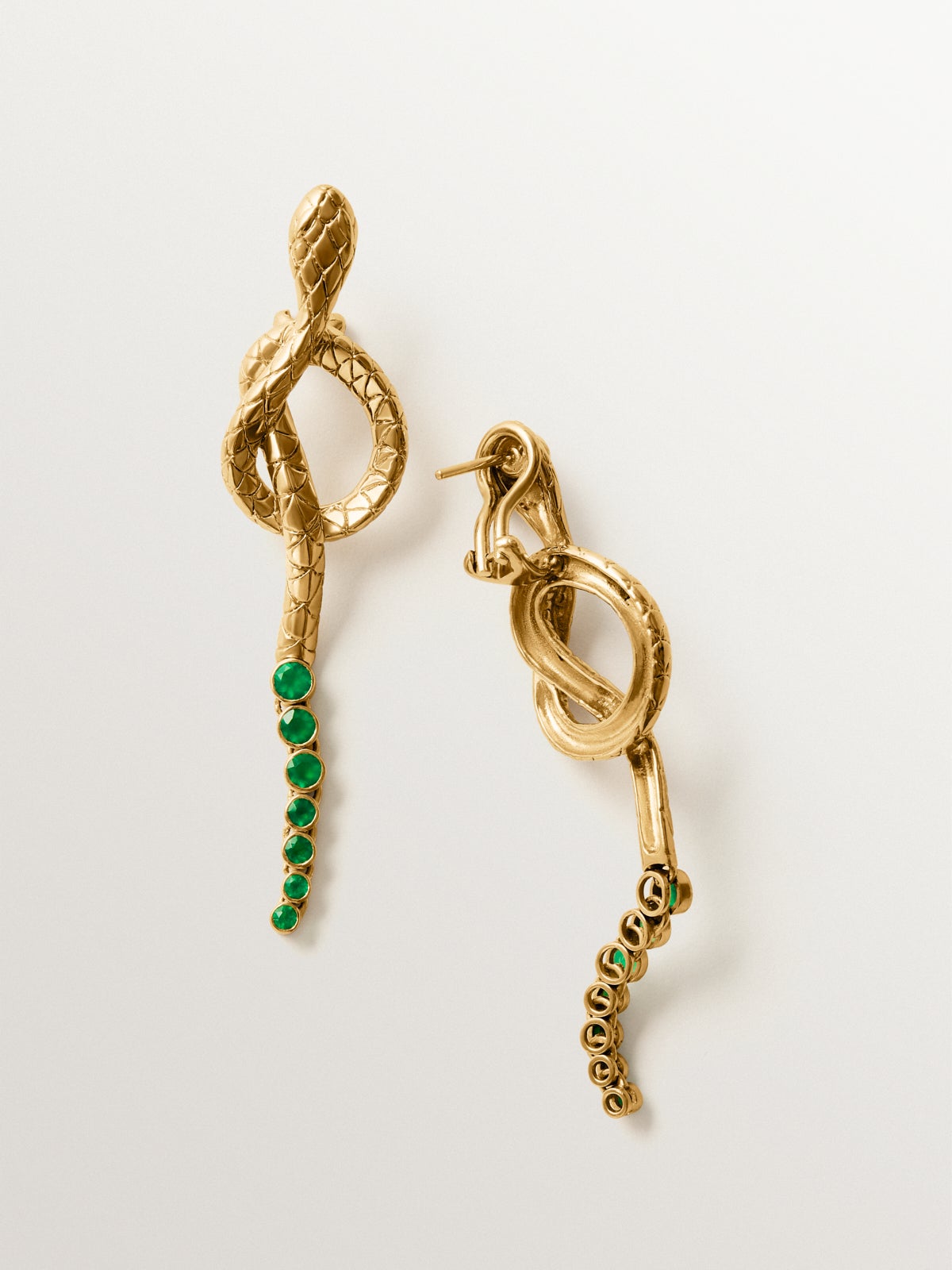 Long 925 silver earrings plated in 18K yellow gold with green onyx and shaped like a snake