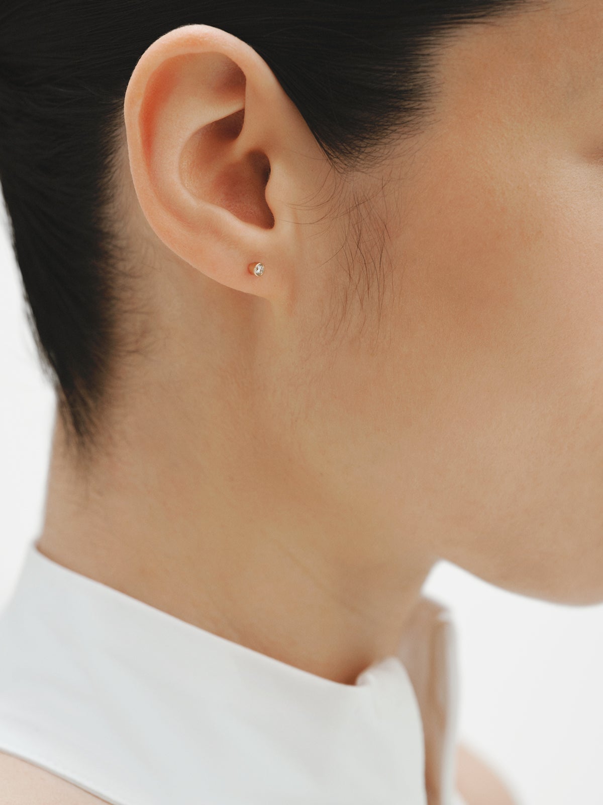 9K yellow gold stud single earring with lab grown diamond