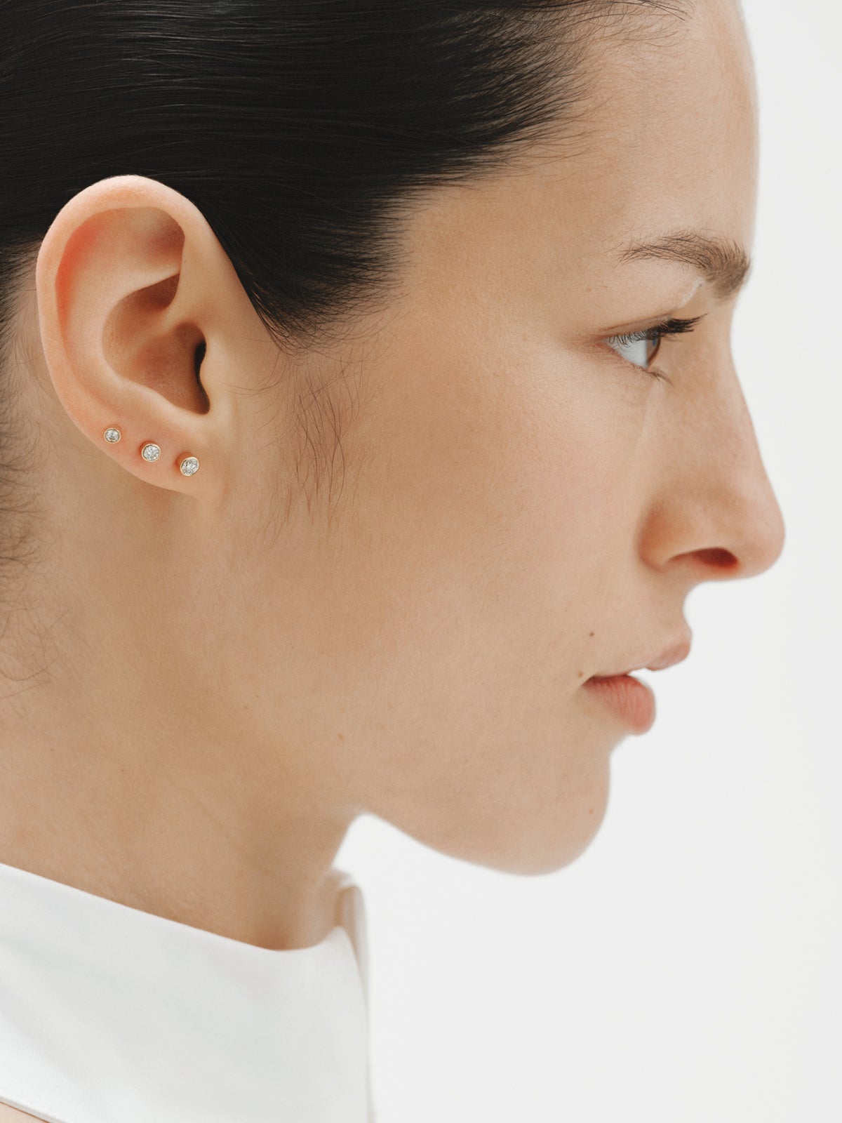 9K yellow gold stud single earring with lab grown diamond