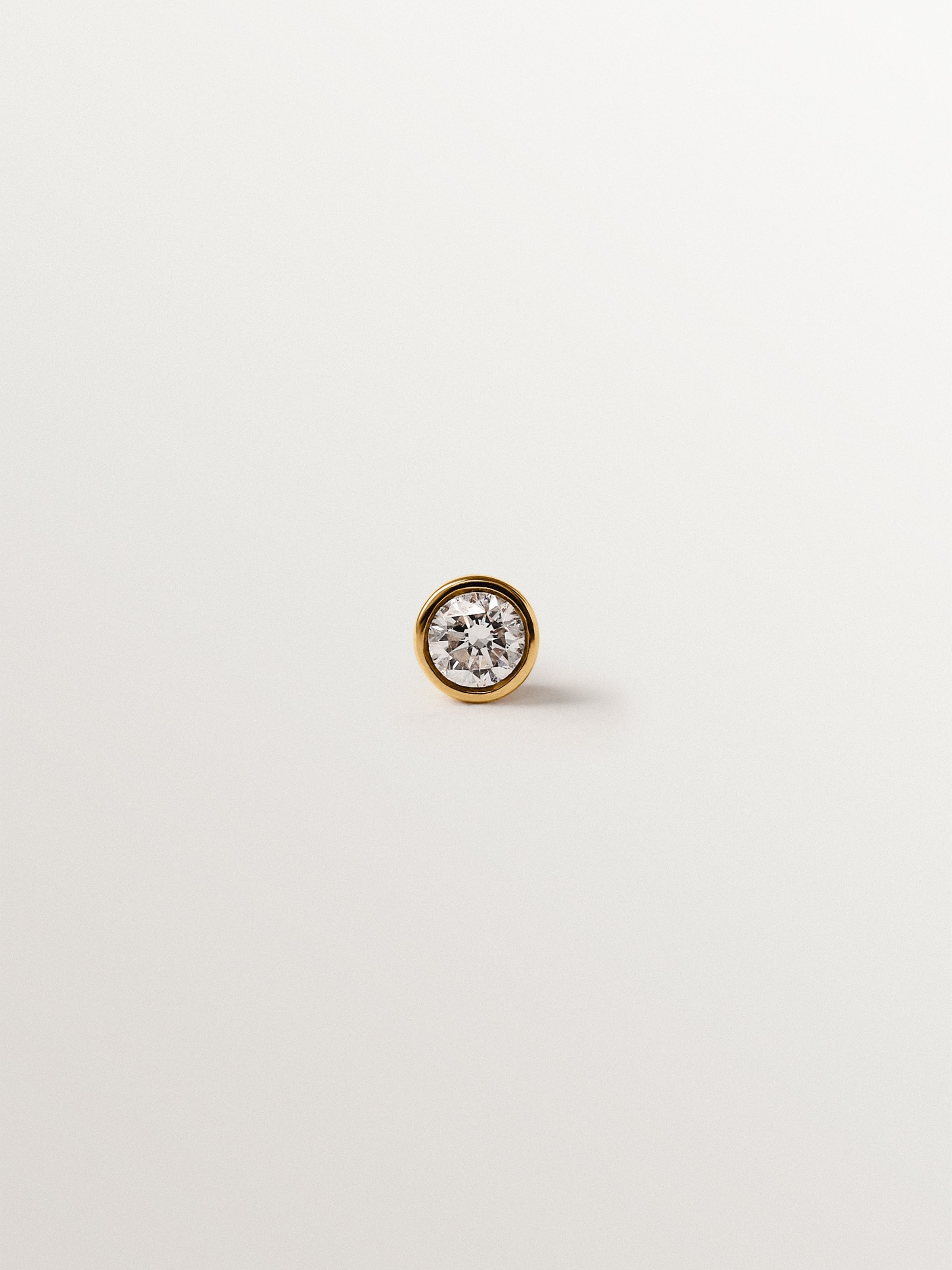 9K yellow gold stud single earring with lab grown diamond