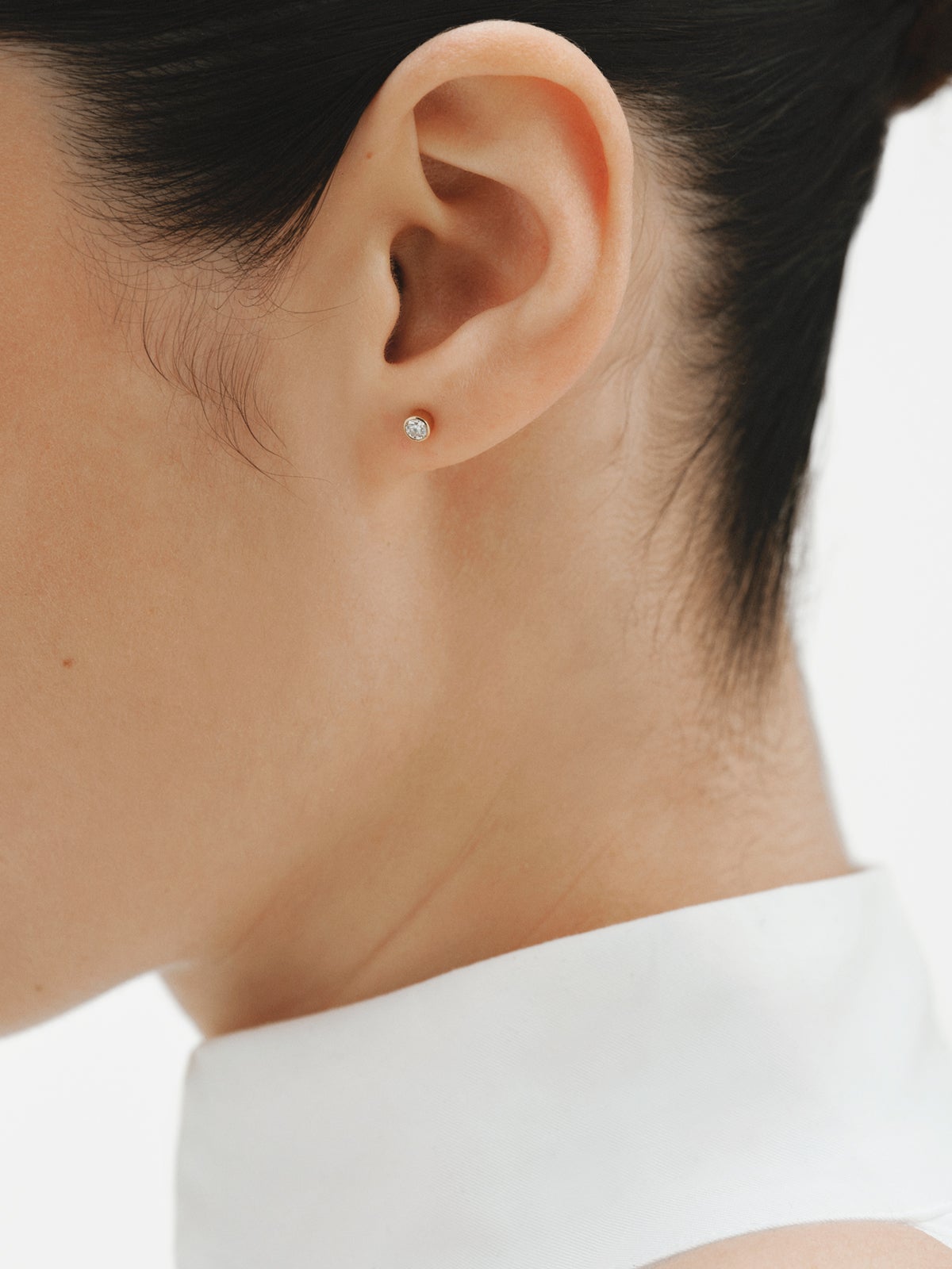 9K yellow gold stud single earring with lab grown diamond