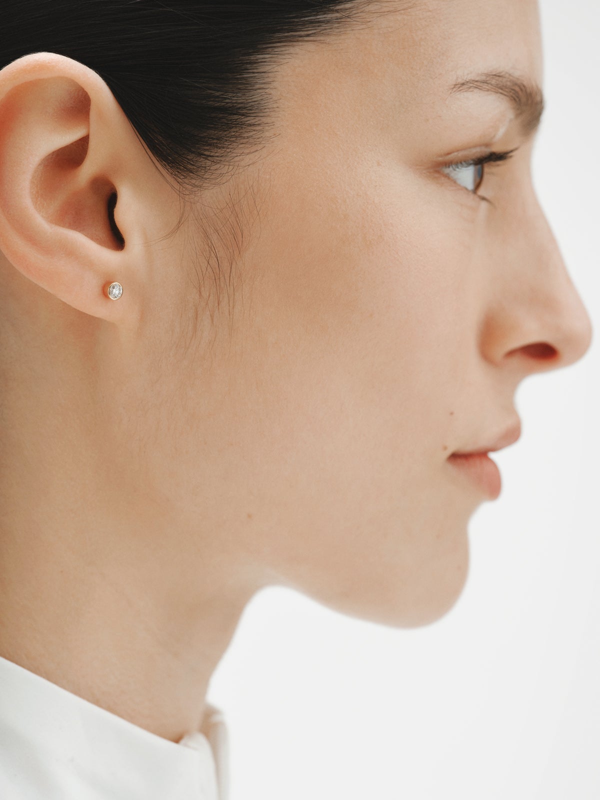 9K yellow gold stud single earring with lab grown diamond