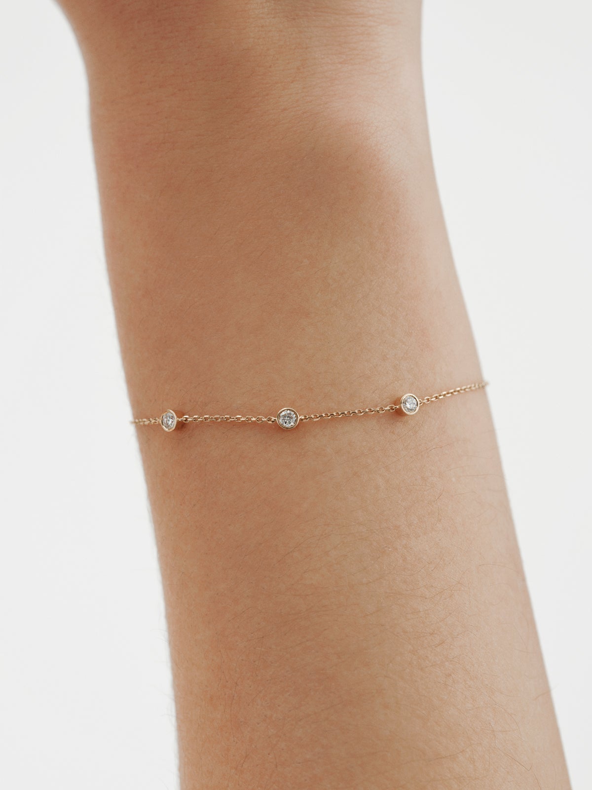 9K yellow gold bracelet with lab grown diamonds