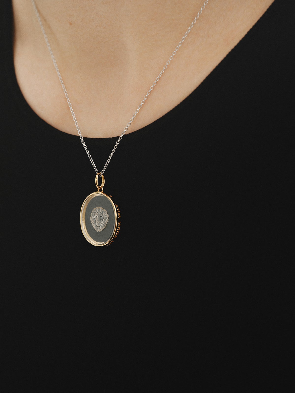 Leo charm in 925 silver plated in 18K yellow gold and rock crystal
