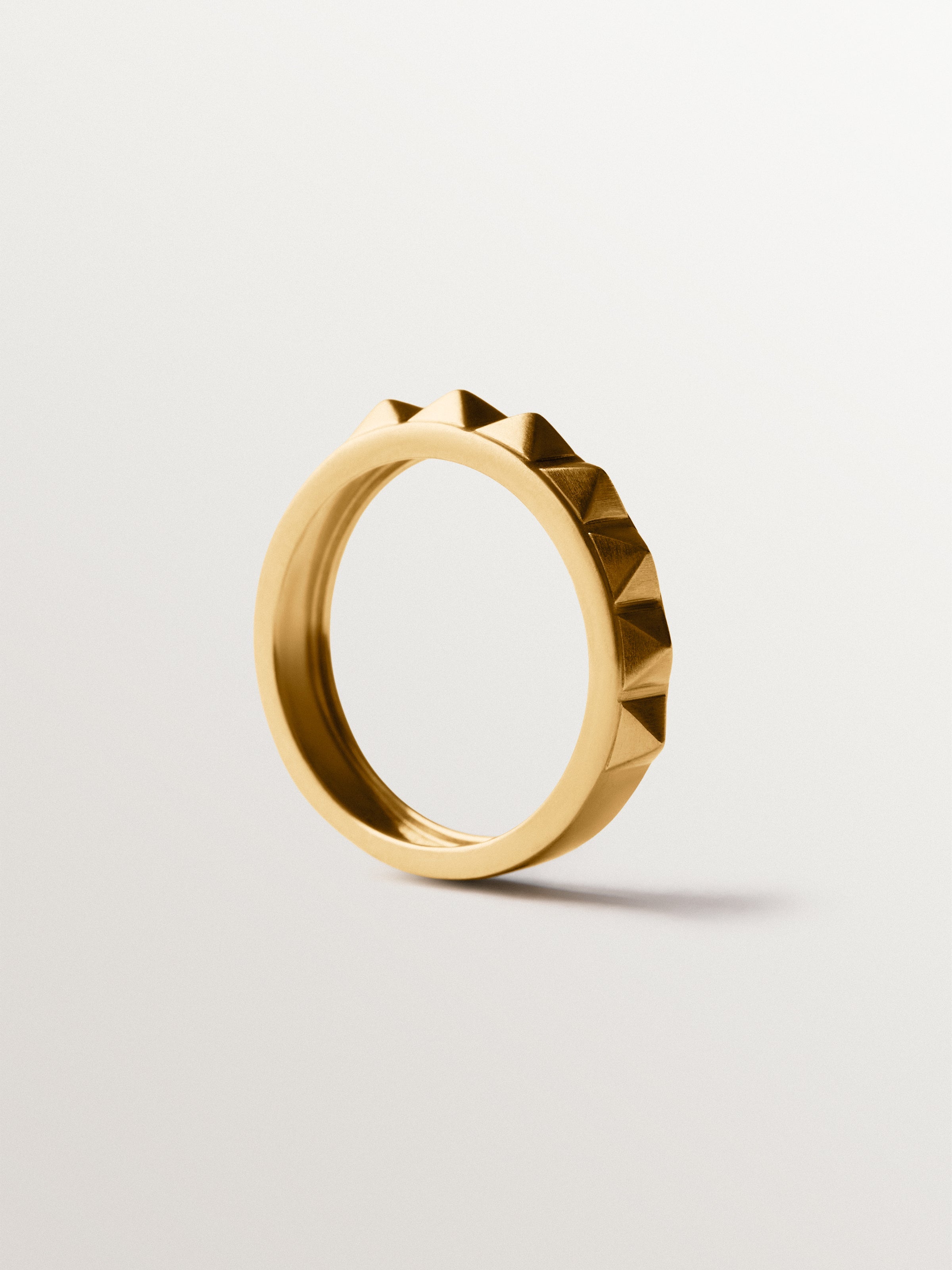 925 silver ring plated in 18K yellow gold and studded motif