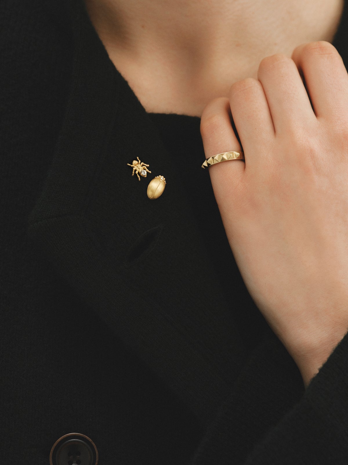 925 silver ring plated in 18K yellow gold and studded motif