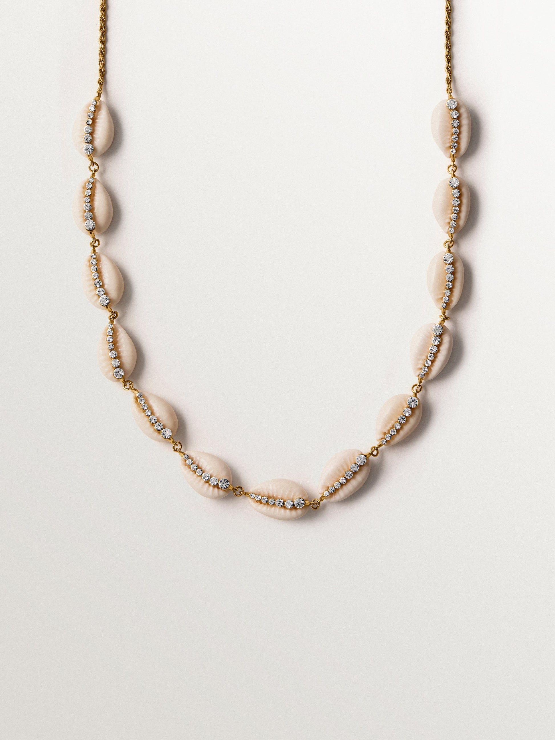 925 silver necklace plated in 18K yellow gold with white shells and crystals