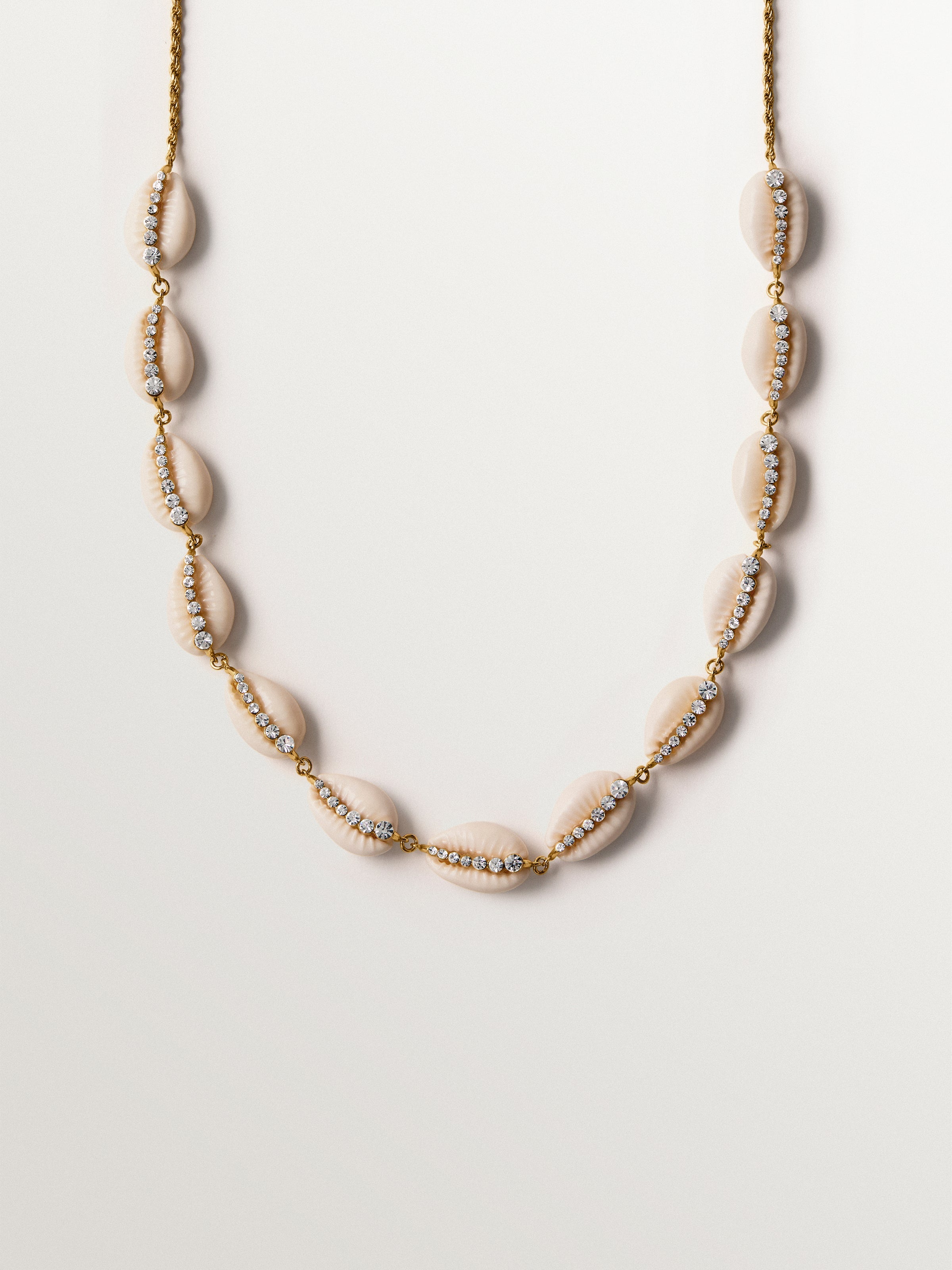 925 silver necklace plated in 18K yellow gold with white shells and crystals