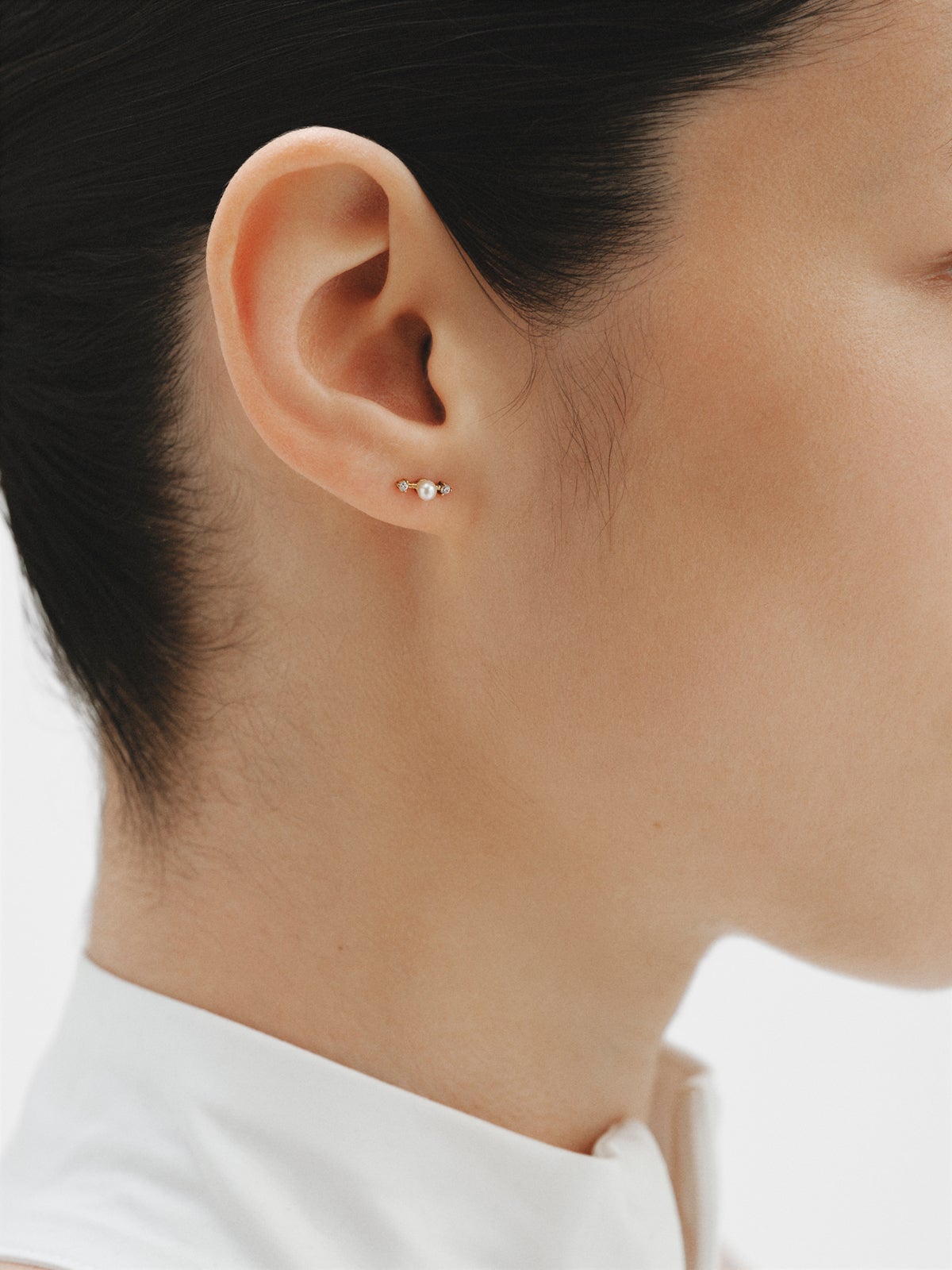 925 silver earrings plated in 18K yellow gold with pearls and white topaz