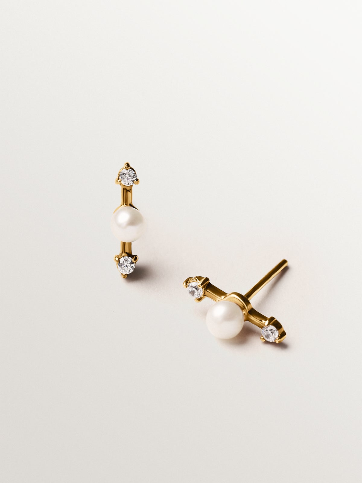 925 silver earrings plated in 18K yellow gold with pearls and white topaz