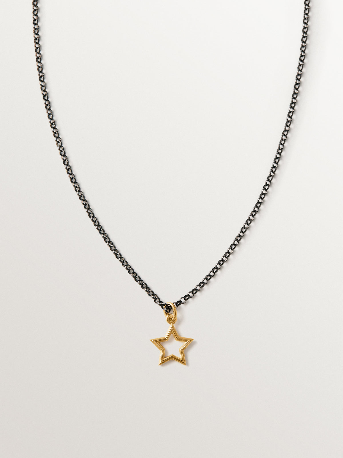 Star-shaped two-tone 925 sterling silver necklace with 18K yellow gold plating