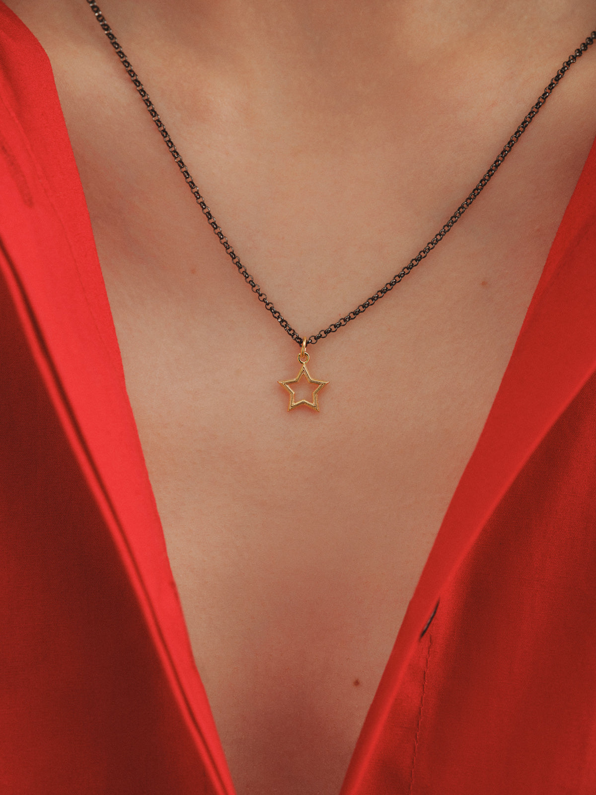 Star-shaped two-tone 925 sterling silver necklace with 18K yellow gold plating