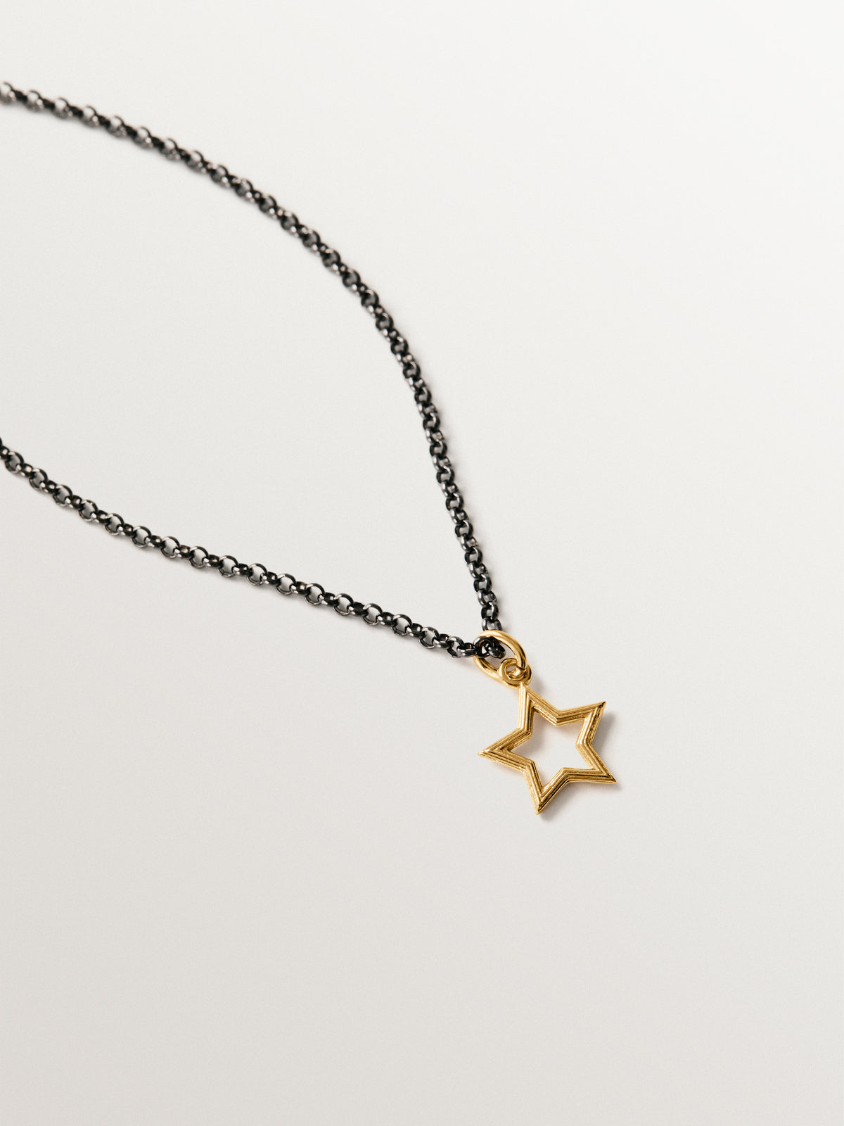 Star-shaped two-tone 925 sterling silver necklace with 18K yellow gold plating