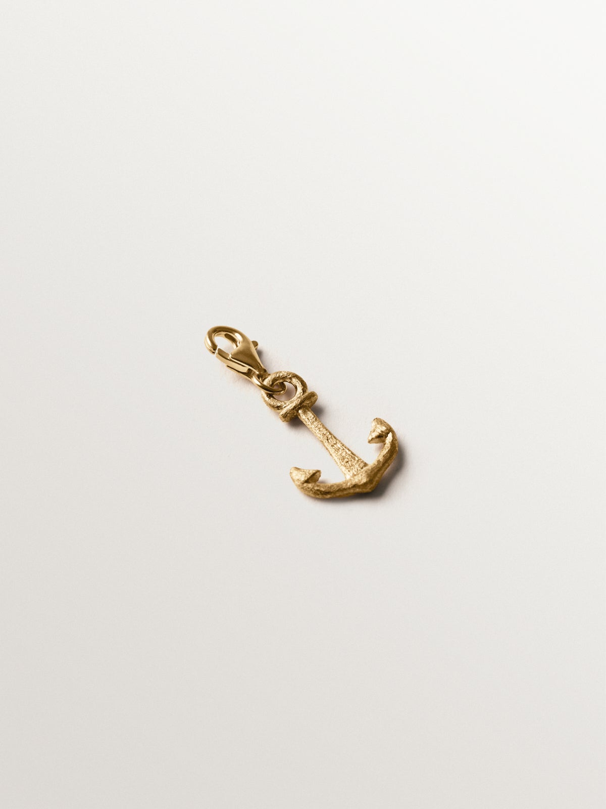925 silver charm plated in 18K yellow gold with anchor shape