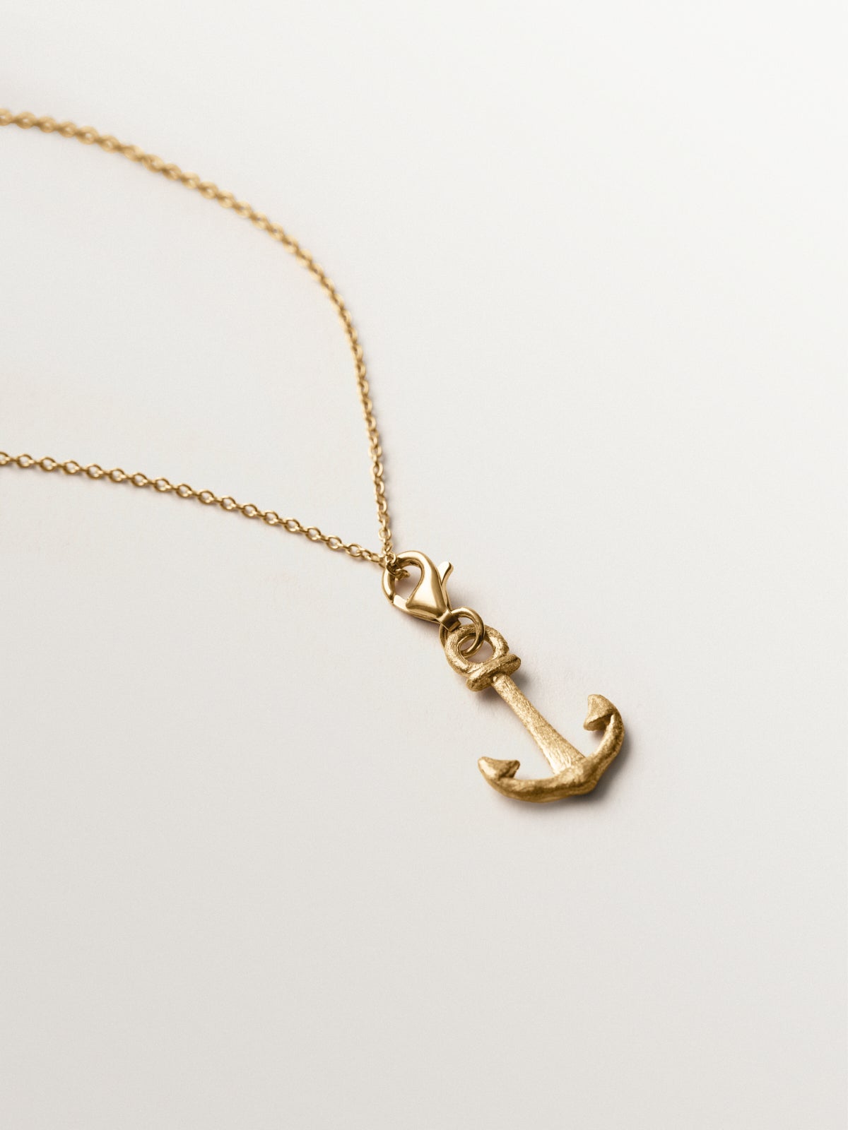 925 silver charm plated in 18K yellow gold with anchor shape