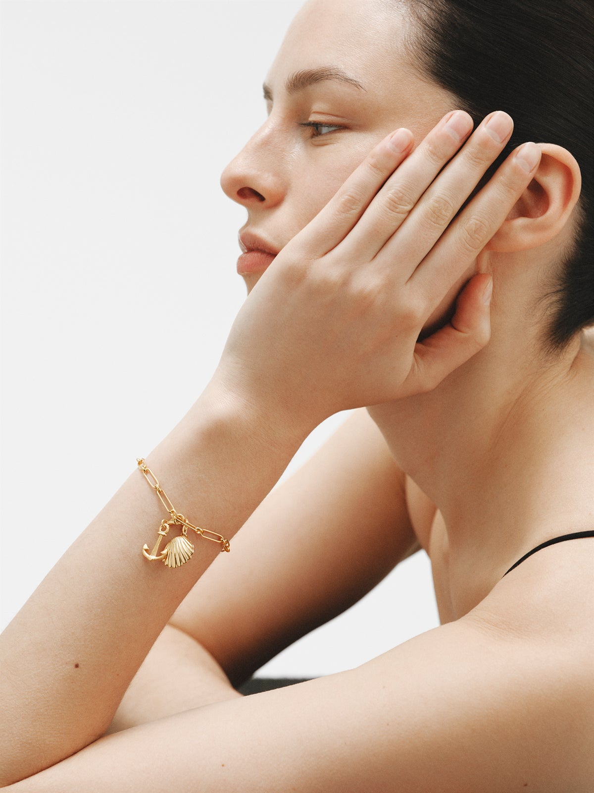 925 silver charm plated in 18K yellow gold with anchor shape