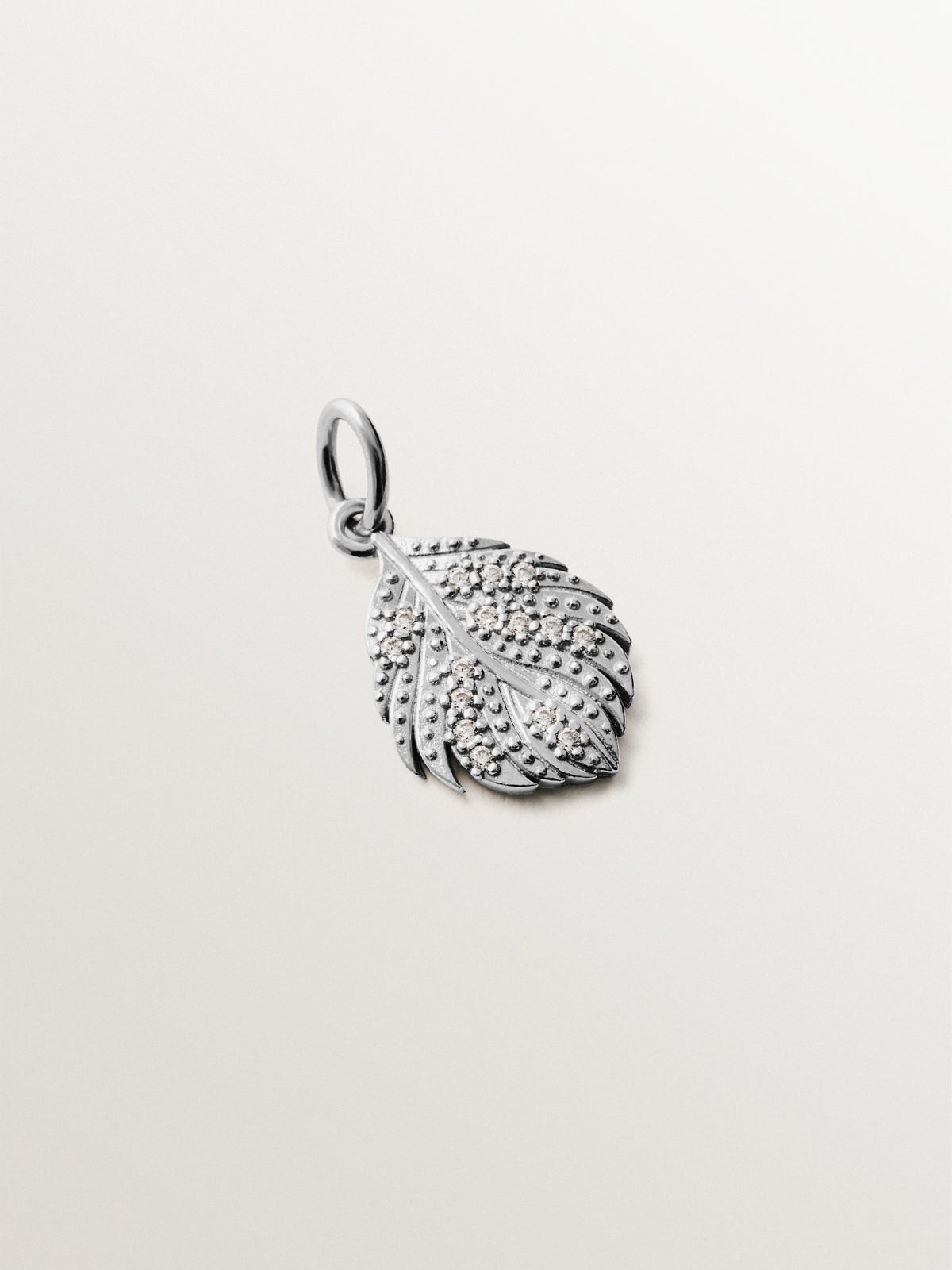 925 silver charm with zirconia and leaf shape