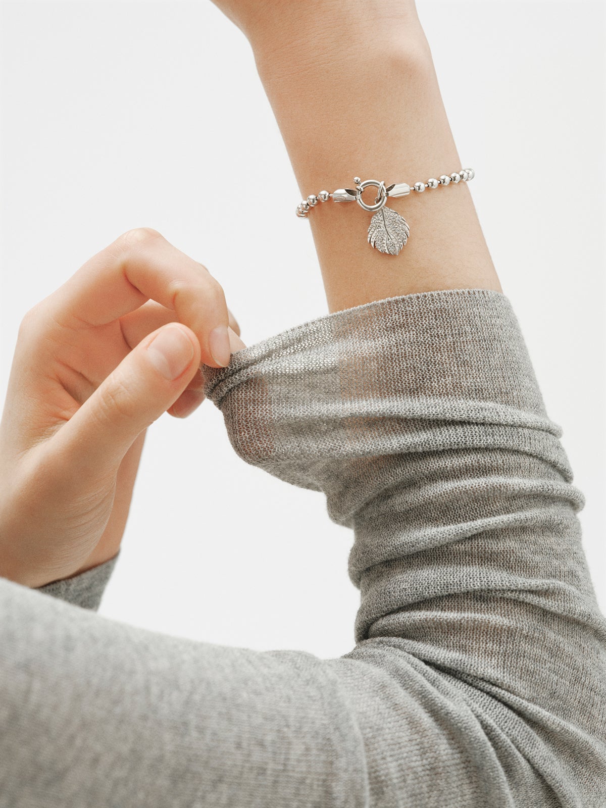 925 silver charm with zirconia and leaf shape