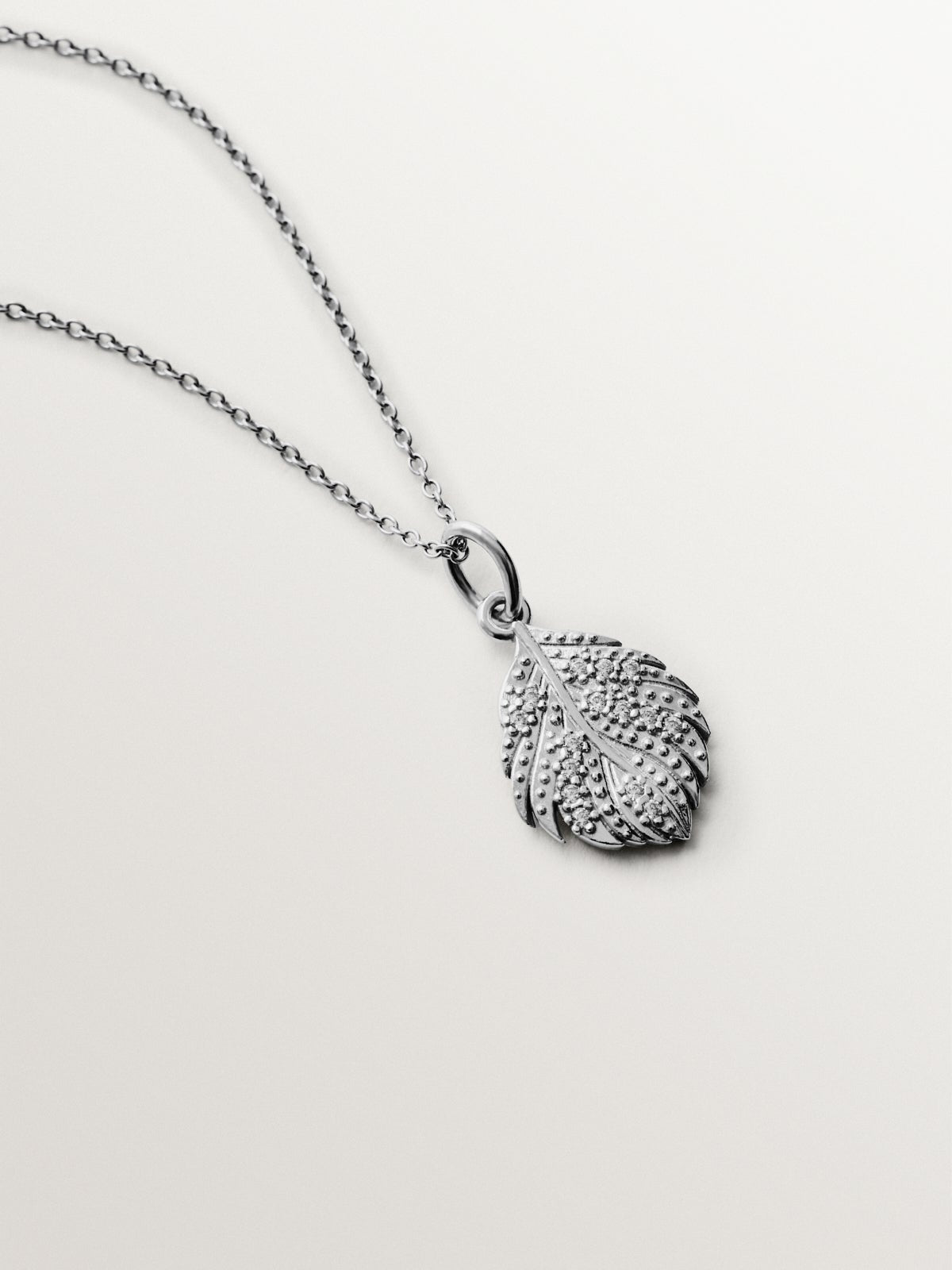 925 silver charm with zirconia and leaf shape