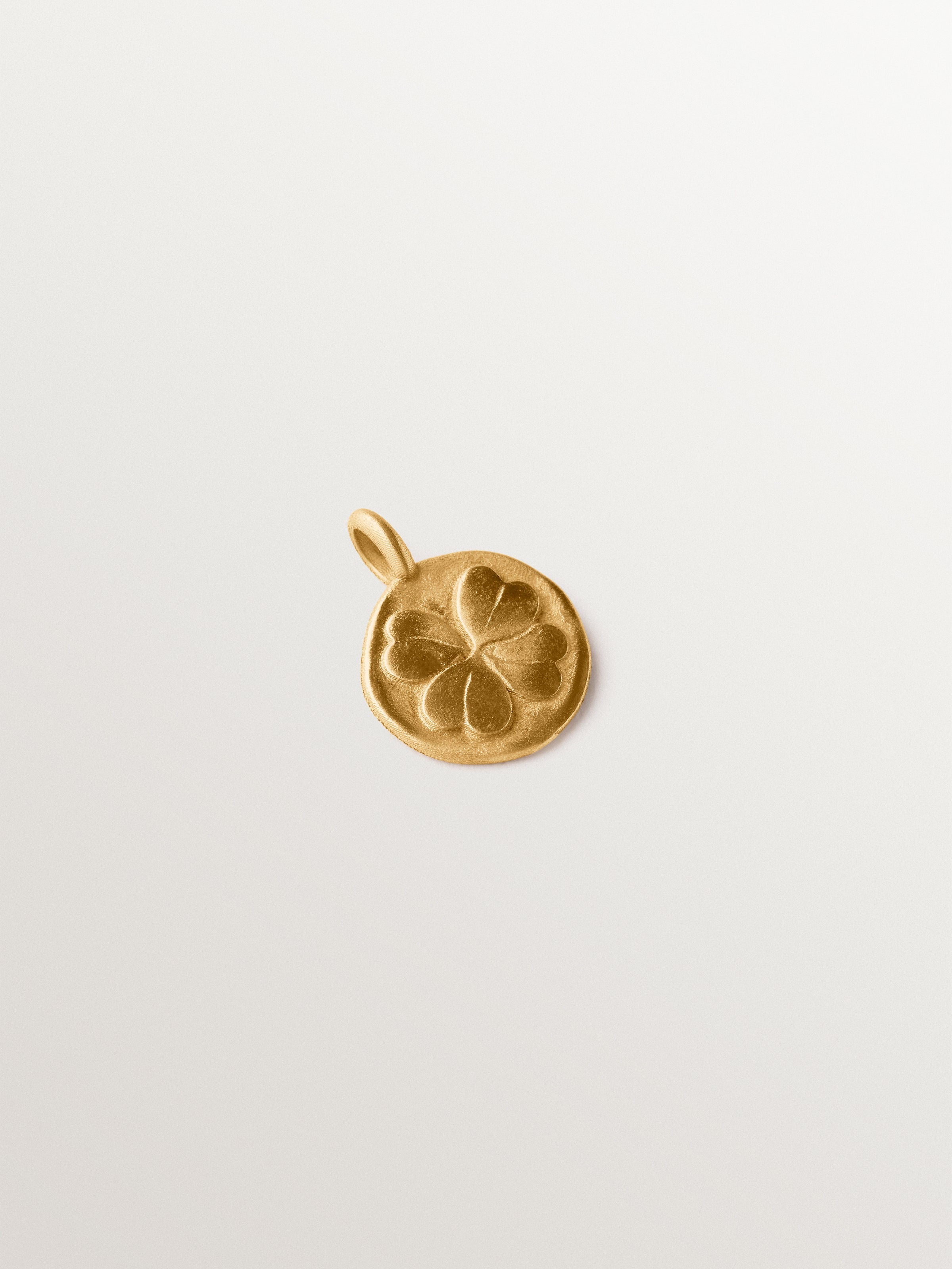 925 silver medal charm plated in 18K yellow gold and clover shape