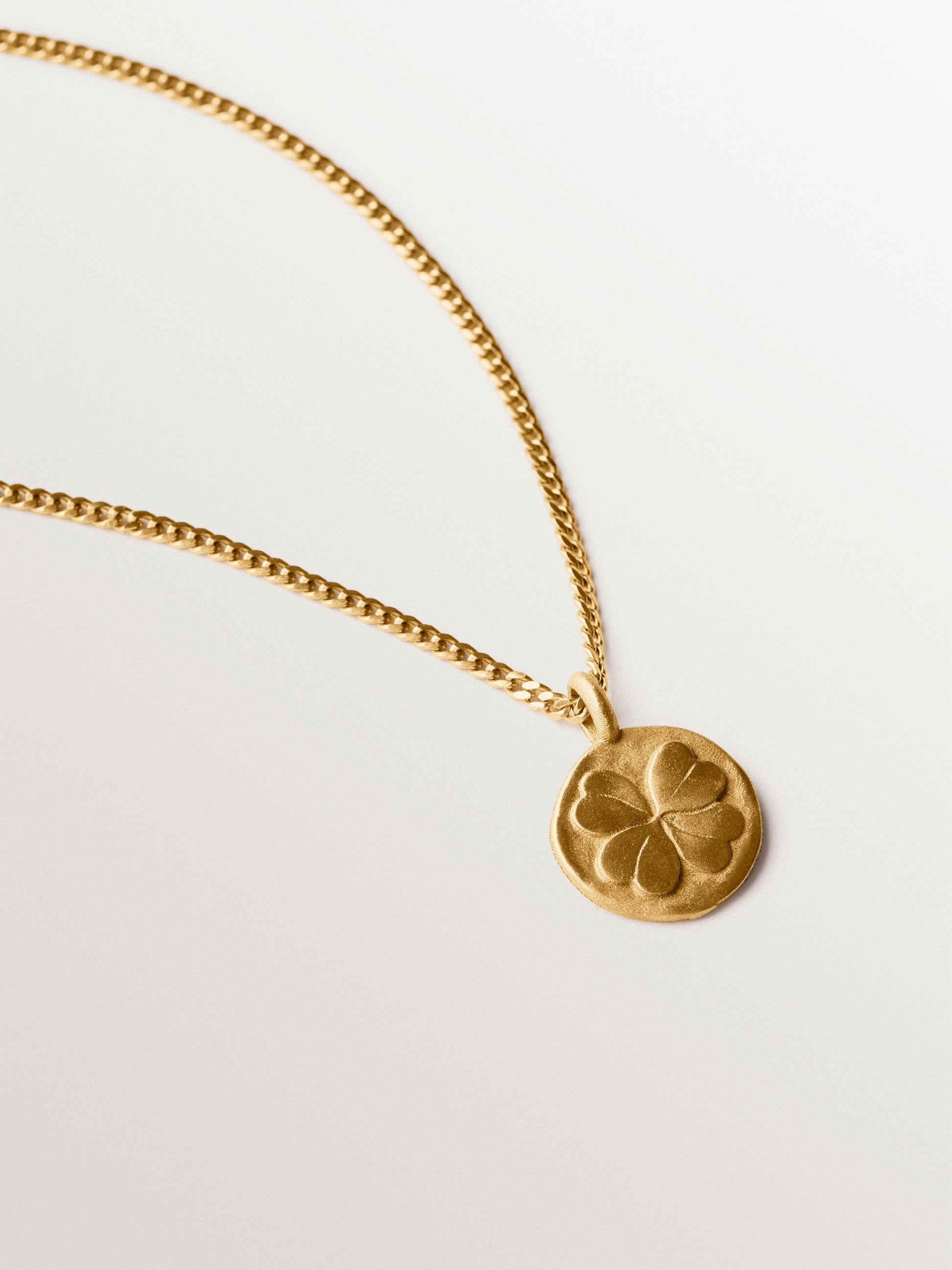 925 silver medal charm plated in 18K yellow gold and clover shape