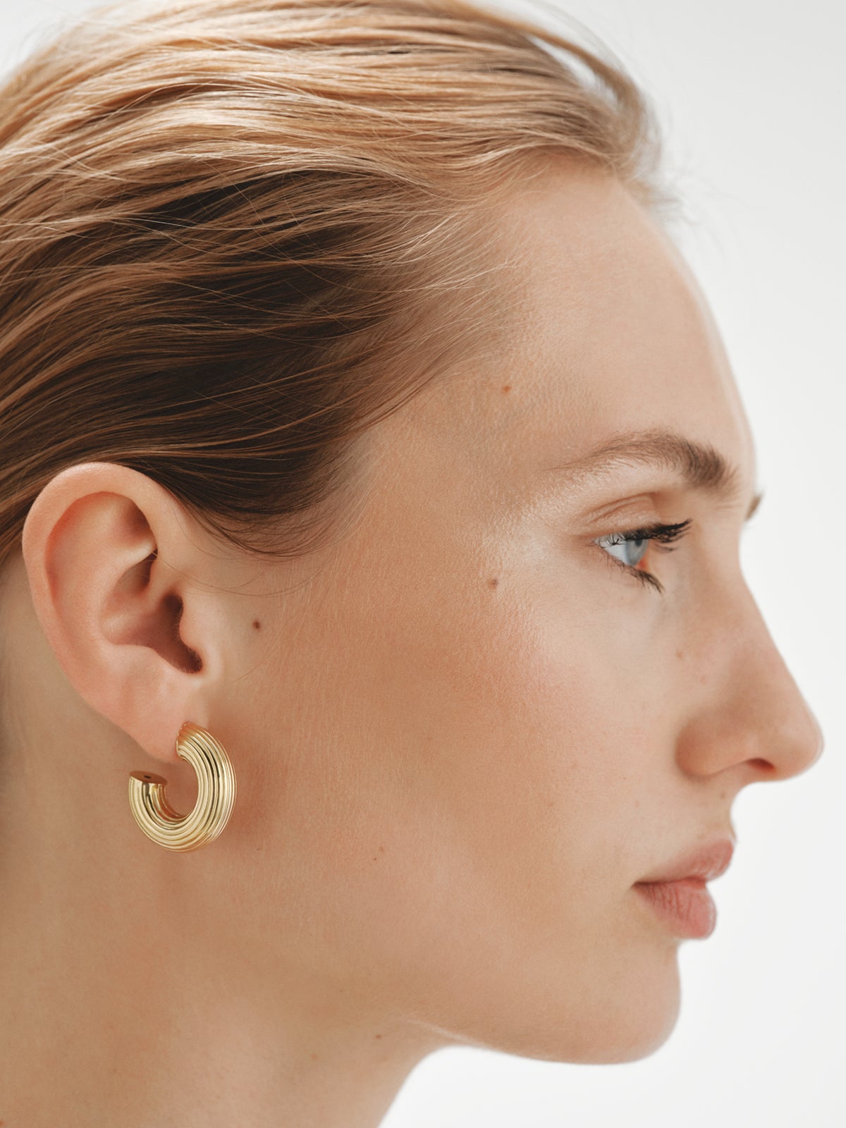 925 silver hoop earrings plated in 18K yellow gold with texture