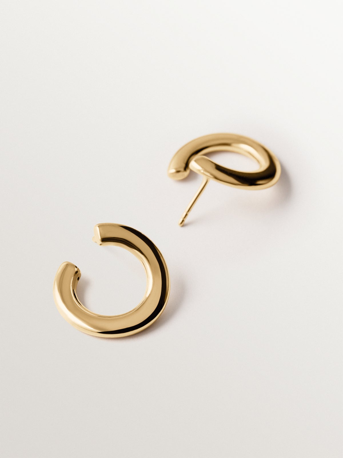 925 silver hoop earrings plated in 18K yellow gold with irregular shape