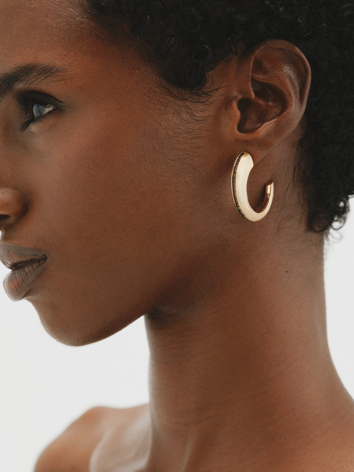 18K yellow gold-plated 925 sterling silver hoop earrings with brushed finish and brown quartz