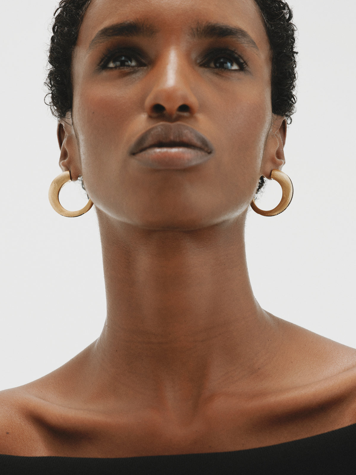 18K yellow gold-plated 925 sterling silver hoop earrings with brushed finish and brown quartz