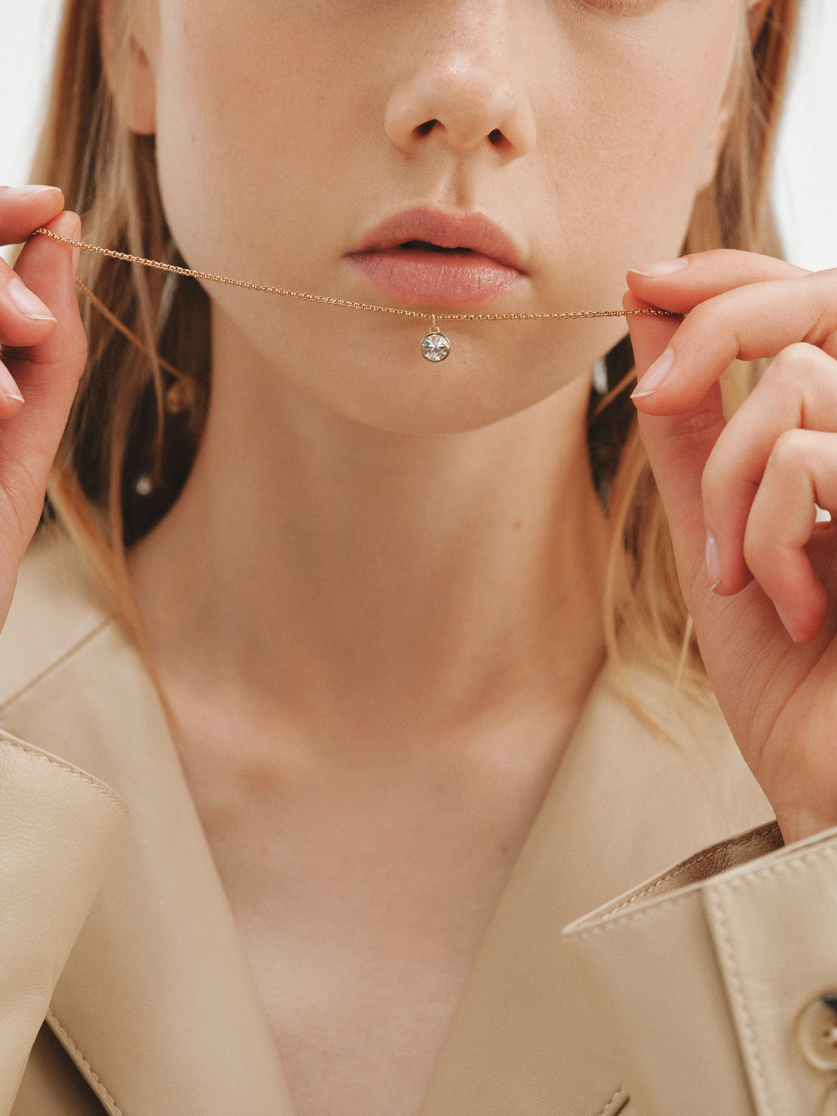 Two-tone necklace in 925 silver plated in 18K yellow gold with white topaz