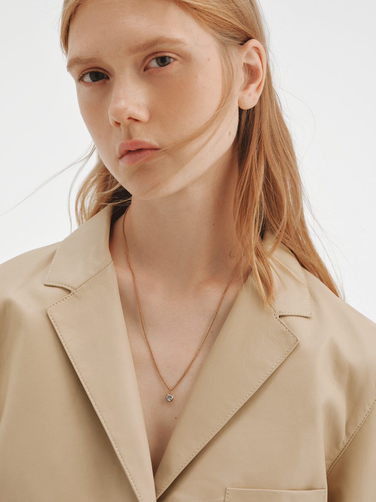 Two-tone necklace in 925 silver plated in 18K yellow gold with white topaz