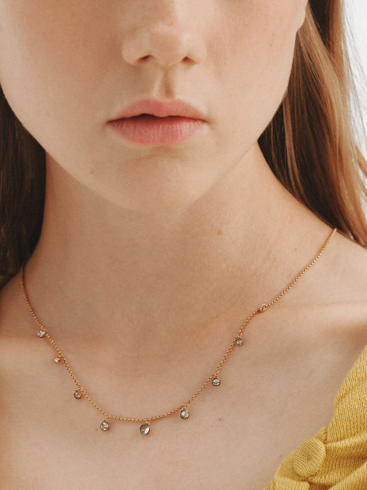 Two-tone necklace in 925 silver plated in 18K yellow gold with white topaz