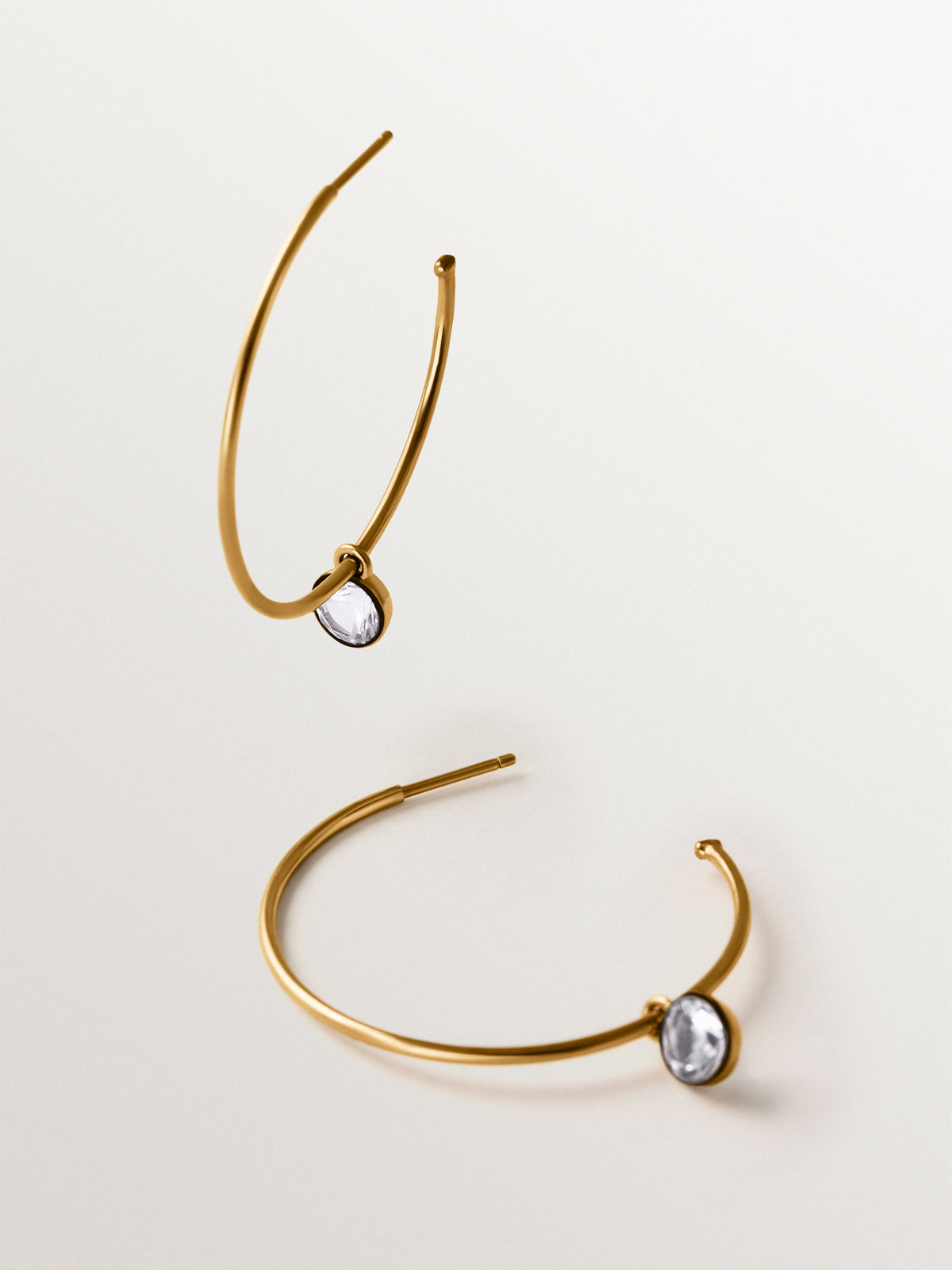 Large two-tone hoop earrings in 925 silver plated in 18K yellow gold with white topaz