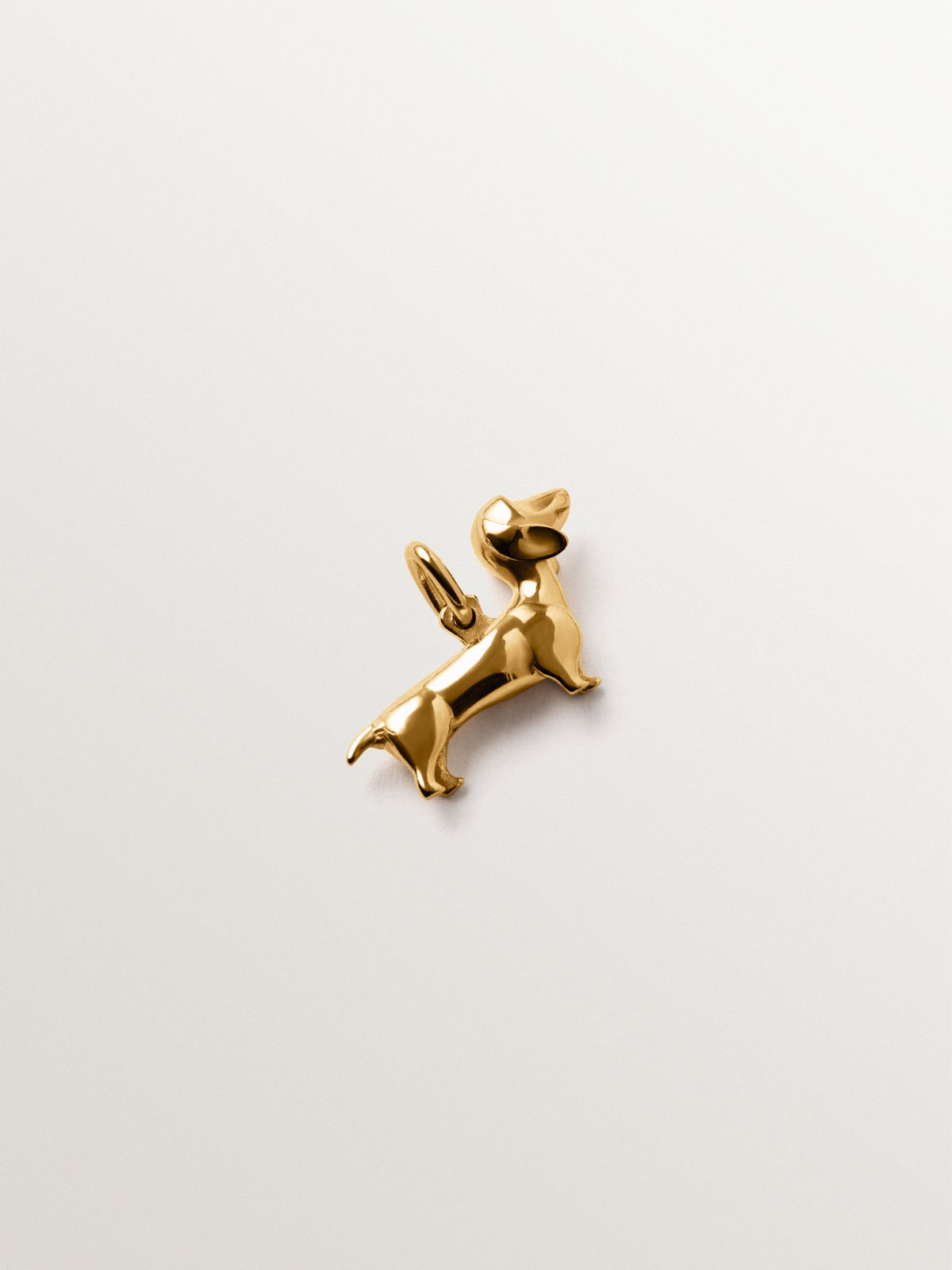 925 silver charm plated in 18K yellow gold in the shape of a dog