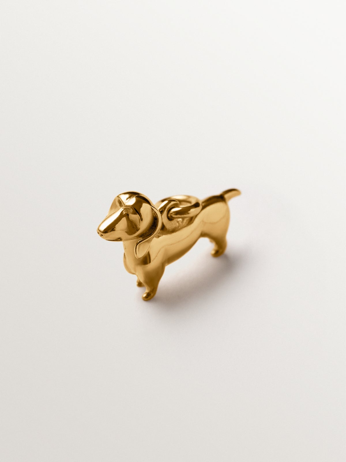 925 silver charm plated in 18K yellow gold in the shape of a dog