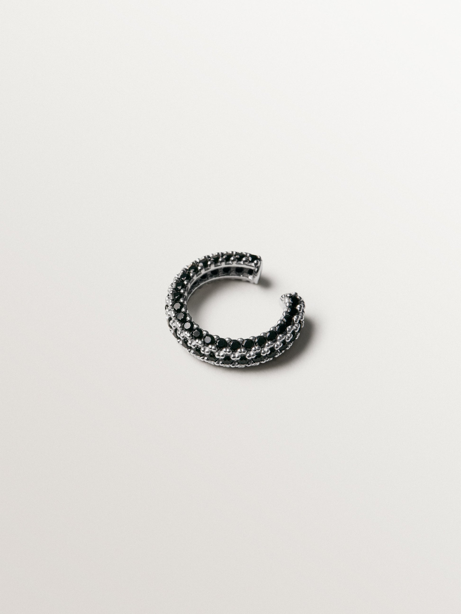 Earcuff de plata 925 bañada en oro amarillo de 18K con cristales negros