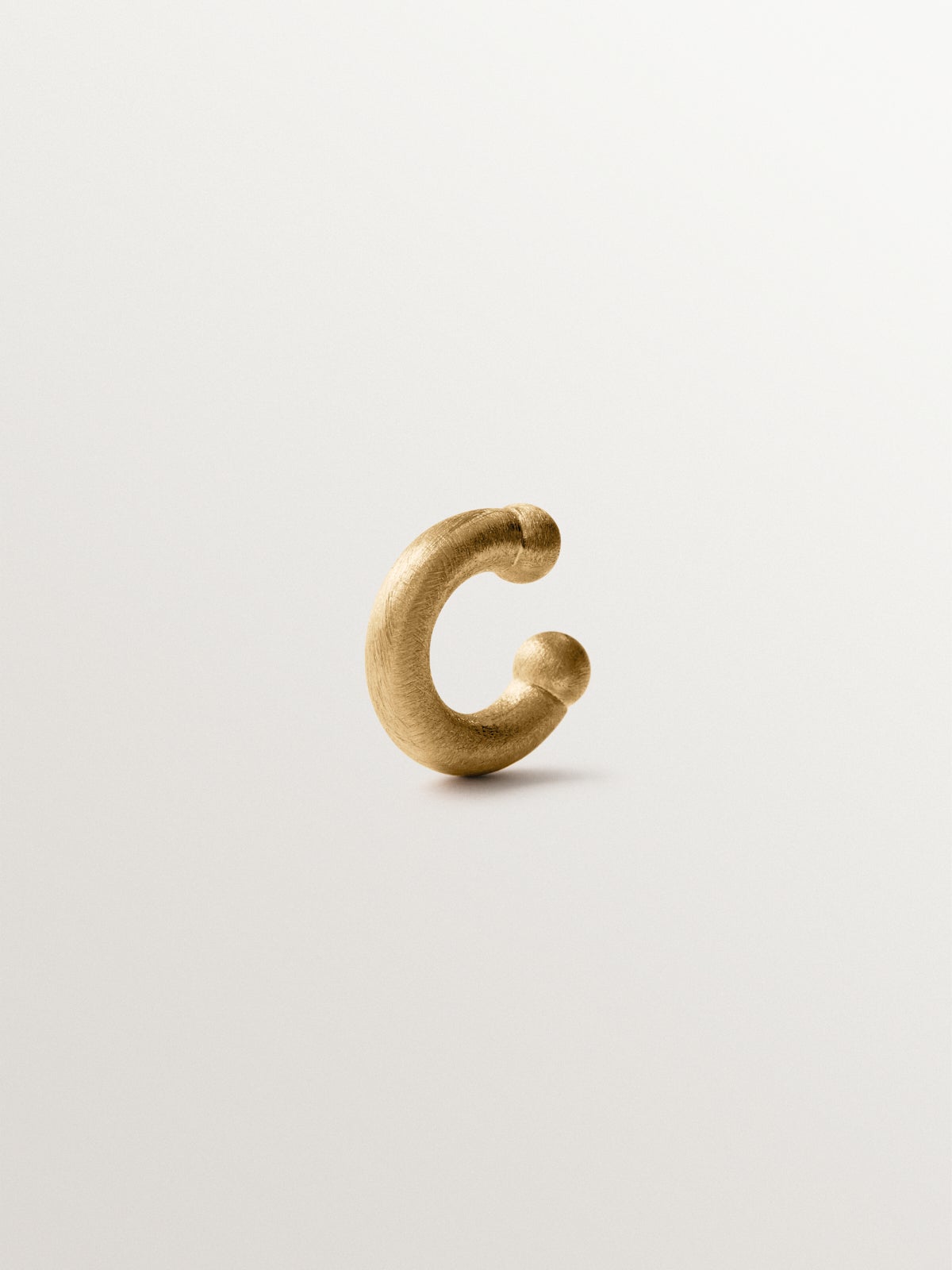 Thick 925 silver earcuff plated in 18K yellow gold with brushed effect