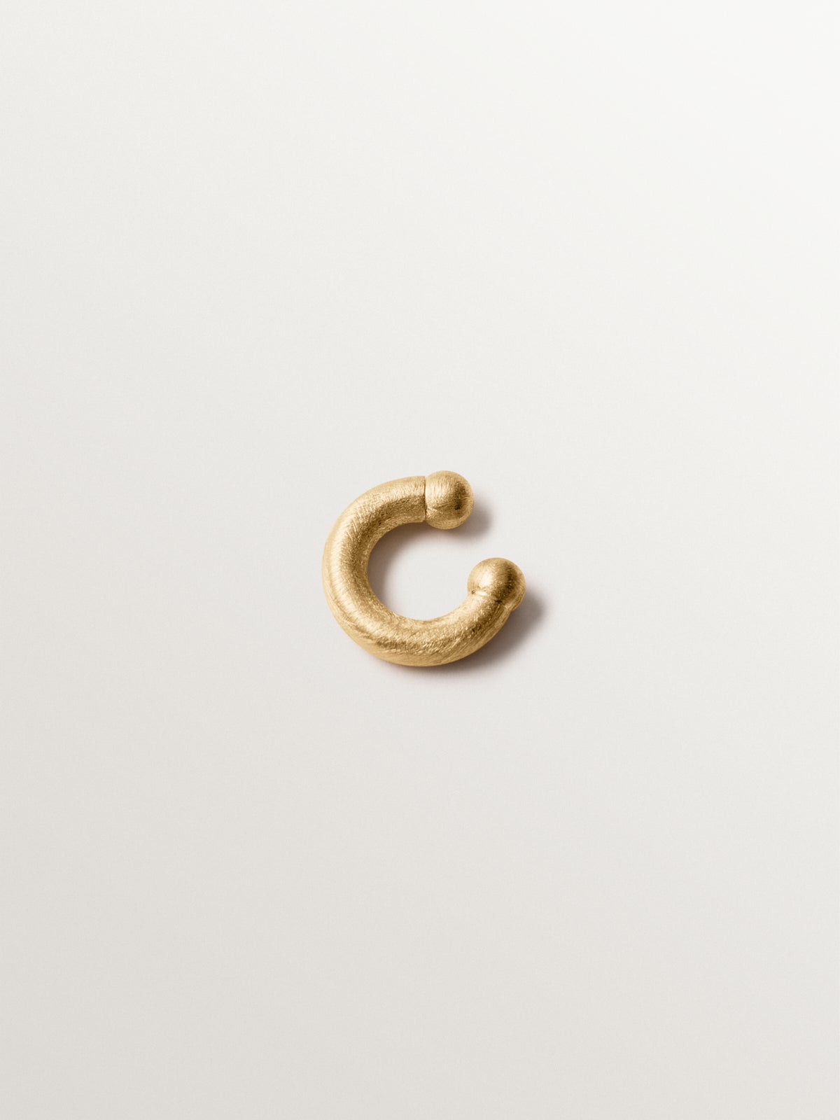Thick 925 silver earcuff plated in 18K yellow gold with brushed effect